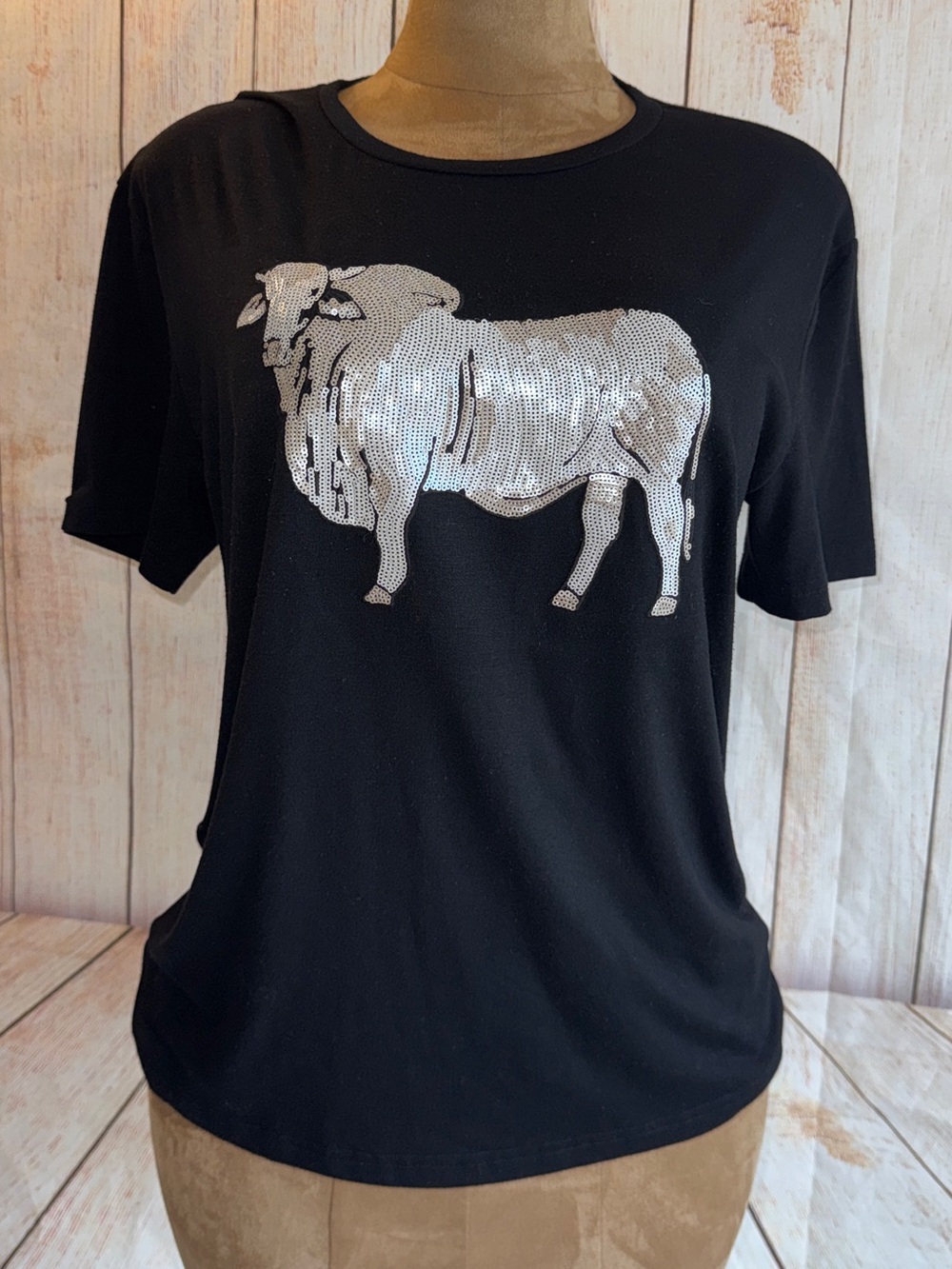 TWO 2 FLY  SEQUIN BRAHMA COW T SHIRT- BLACK- WOMEN’S SIZE L - Cowgirl- Western